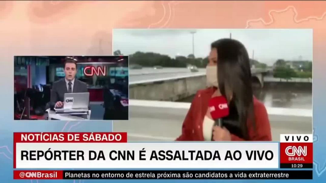 CNN Female reporter Bruna Macedo In the live broadcast, a homeless man was robbed with a knife