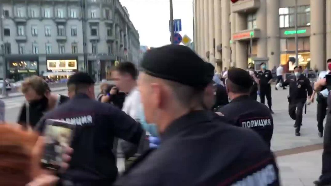 Ксения Собчак задержана у здания ФСБ на Лубянке на акции в поддержку Ивана Сафронова