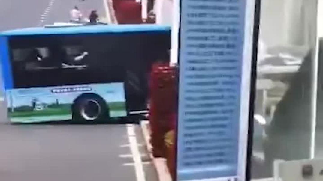 Bus falls into lake in Guizhou, China, casualties unkLLLLLLLLLLnown