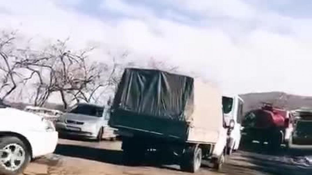 ՏԵՍԱՆՅՈՒԹ. Հայերի «ջերմ» ողջույնը ադրբեջանական մեքենաներին,որոնք անցնում են Կարմիր շուկա- Շուշի ճանա