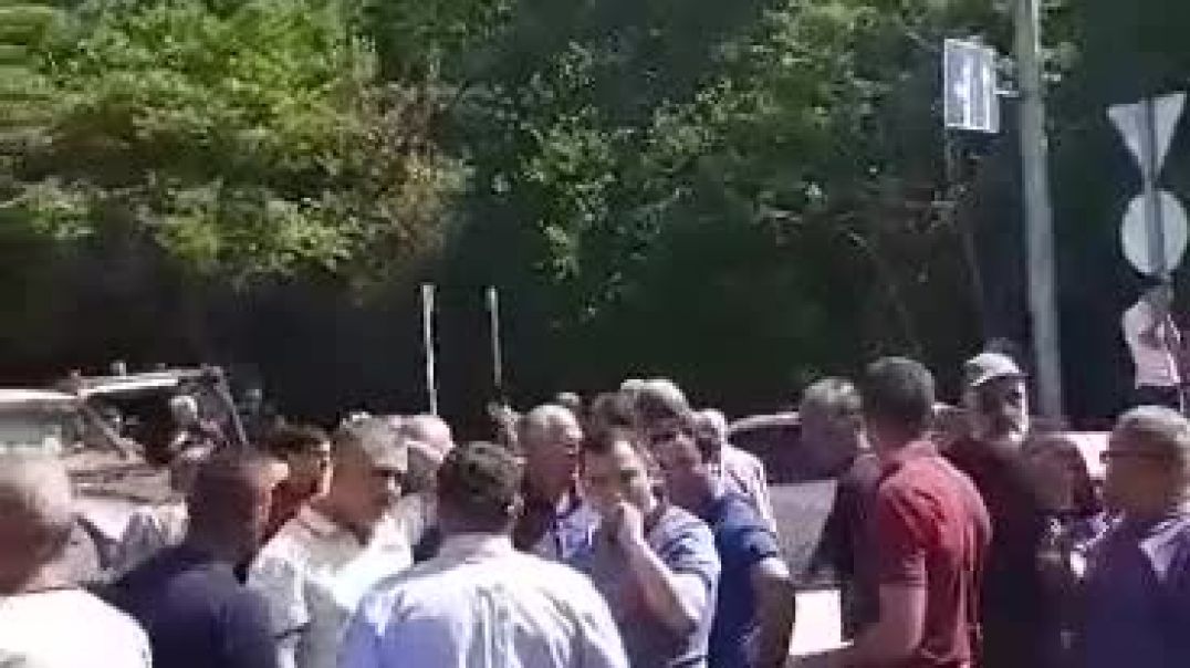 «Նաիրիտ» գործարանի աշխատակիցները փակել են փողոցը