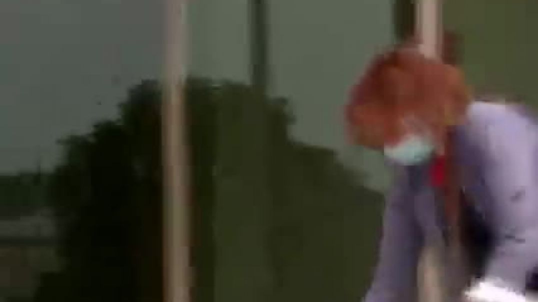Վրաստանի ընդդիմադիր գործիչ Էլեն Խոշտարիան կարմիր ներկով է ներկել կառավարության շենքի մուտքը