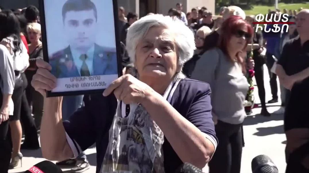 Եռաբլուրում զոհված զինվորի մայրը բողոքի ձայն բարձրացրեց և մեղադրեց Փաշինյանին