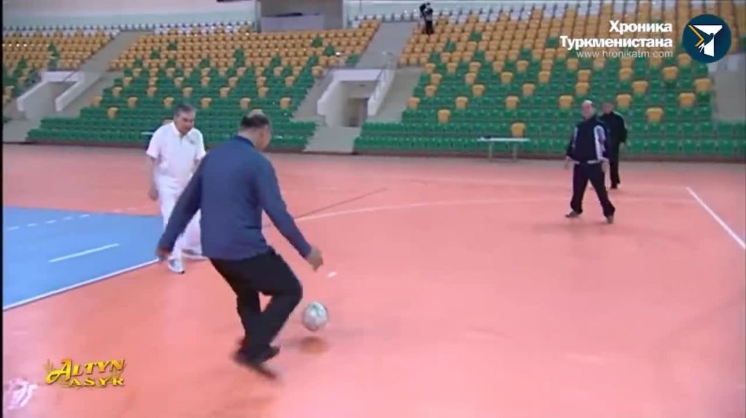 Թուրքմենստանի նախագահը փոխվարչապետերի հետ մինի ֆուտբոլ է խաղացել