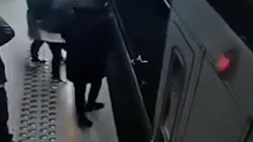Բրյուսելի մետրոյում տղամարդը մի կնոջ հրել է ուղիղ գնացքի անիվների տակ