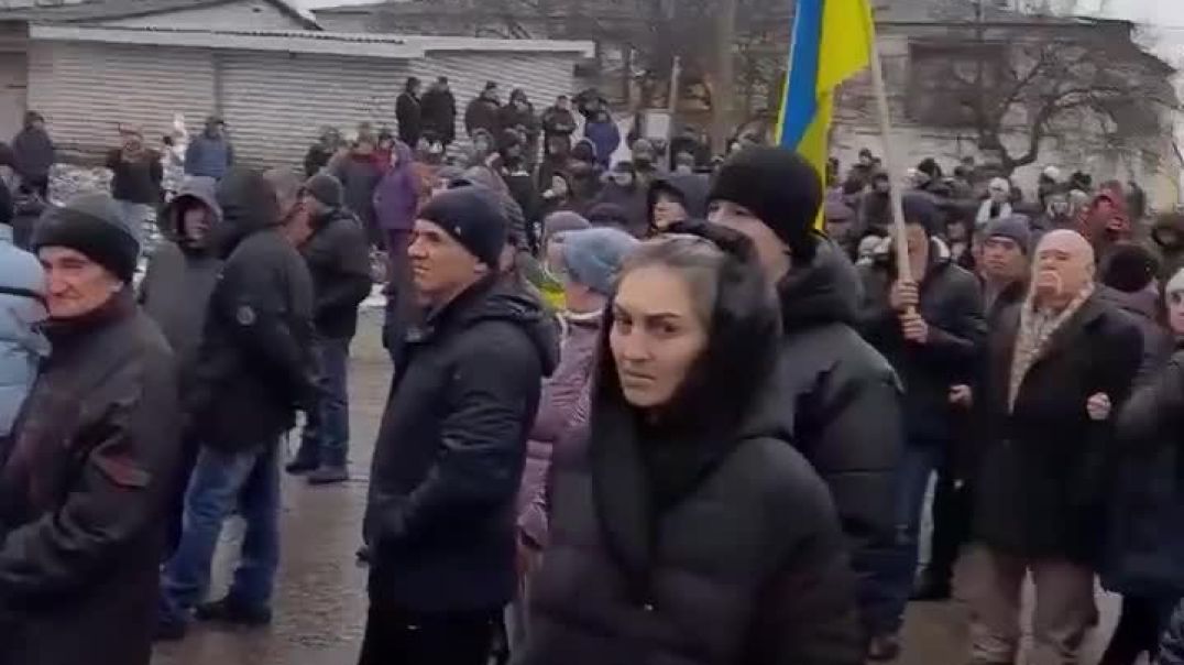Նովոպսկովսկում տեղի բնակիչները դուրս են եկել ռուս զինվորականների դեմ