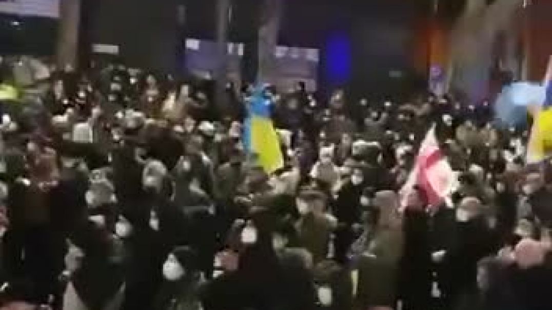 Թբիլիսիի կենտրոնում հազարավոր մարդիկ իրենց աջակցությունն են հայտնել Ուկրաինային
