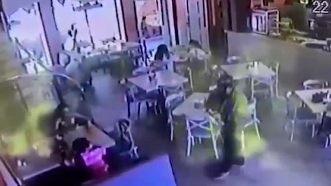Видео_момента_убийства_посетителя_кафе_на_Кубани