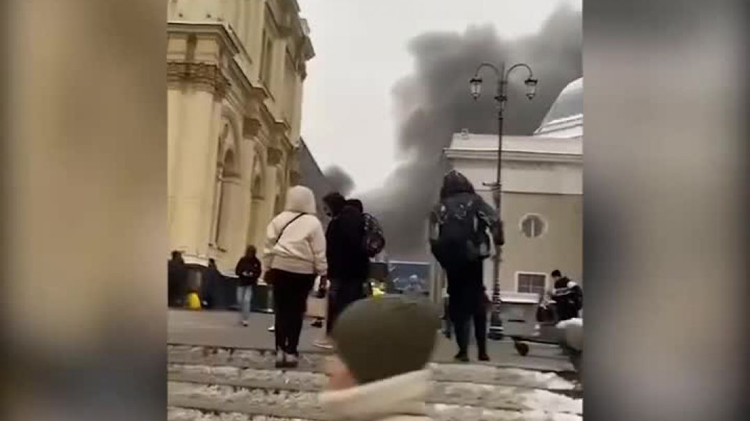 Крупный пожар на площади трех вокзалов в Москве (online-video-cutter
