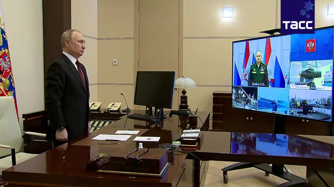 Путин_дал_команду_на_подъем_флага_на_новых_кораблях_ВМФ
