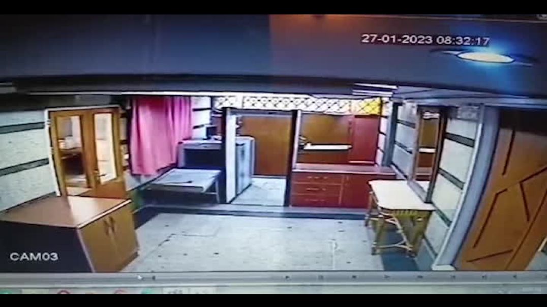 Տեսախցիկը ֆիքսել է զինված տղամարդու Թեհրանում Ադրբեջանի դեսպանատուն ներս մտնելու պահը