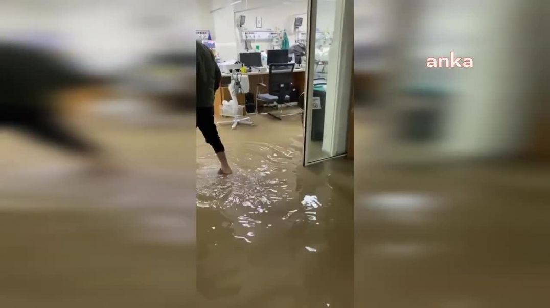 Urfa'da sağanak_ Caddeleri, hastaneleri su bastı, okullar tatil edildi
