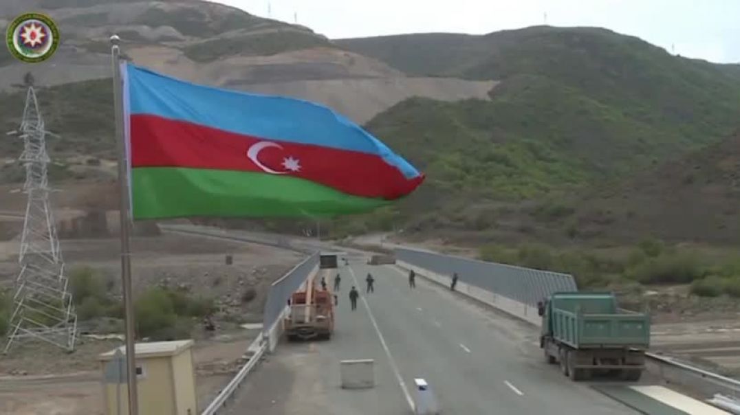 Ադրբեջանը դրոշ է բարձրացրել Հակարիի կամրջի վրա