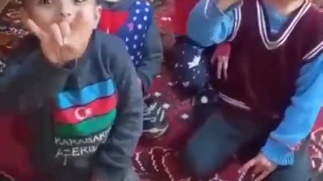 «Գորշ գայլերի» նշան և «ոռնոց»․ ինչպես են Ադրբեջանում երեխաներին դաստիարակում