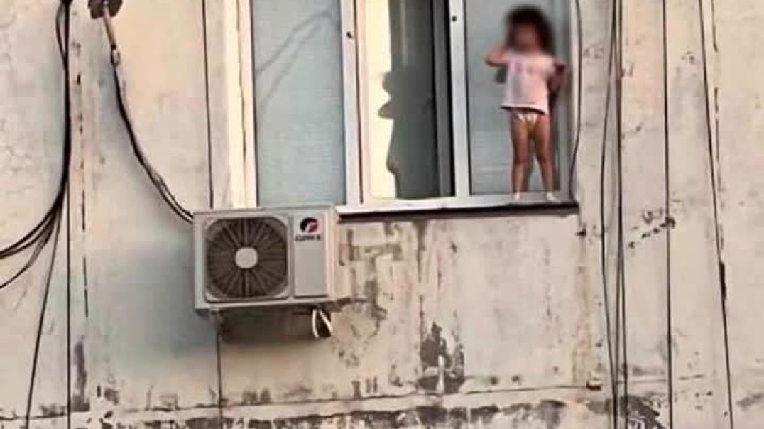 4-ամյա աղջիկը դուրս է եկել 9-րդ հարկի պատուհանից և կանգնել պատուհանագոգին․ ՌԴ