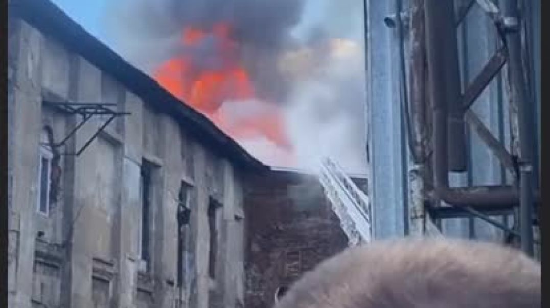 2000 քմ տարածքում այրվում է ներկերով և լաքերով պահեստ. ՌԴ
