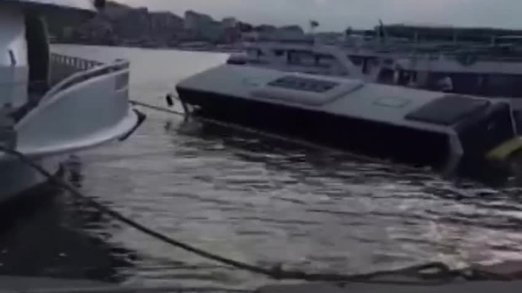 ՏԵՍԱՆՅՈՒԹ. Ստամբուլում մարդատար ավտոբուսն ընկել է ծովը