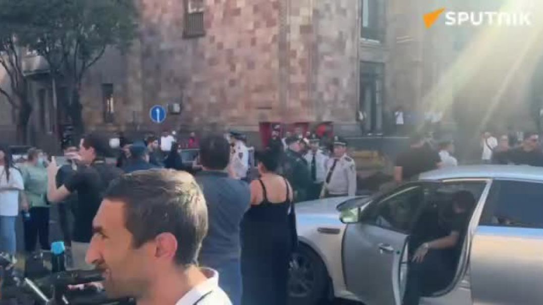 Երևանում բողոքի ակցիա իրականացնողները փակել են Տիգրան Մեծ պողոտան և Հանրապետության հրապարակը։