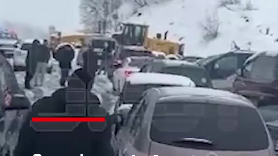 Ռուս-վրացական սահմանին հարյուրավոր մեքենաներ են կուտակվել ձյան պատճառով