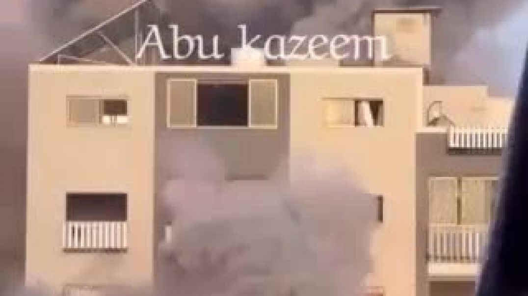 Խան-Յունիսում բնակելի շենքի վրա իսրայելական հրթիռի ընկնելու պահը: