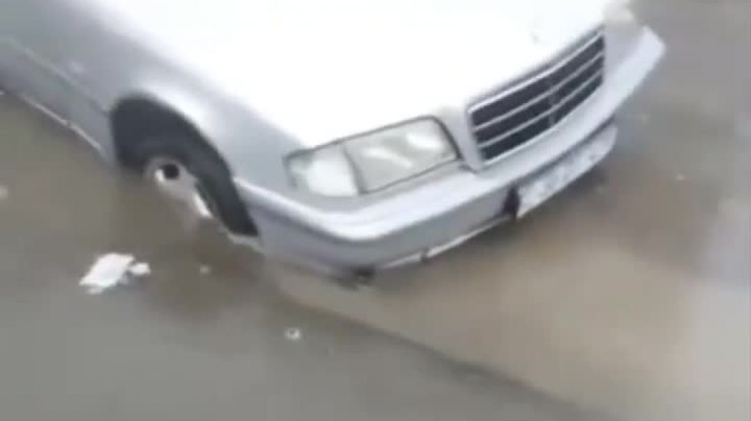 Երևանում մեքենաներ են մնացել ջրափոսերի մեջ