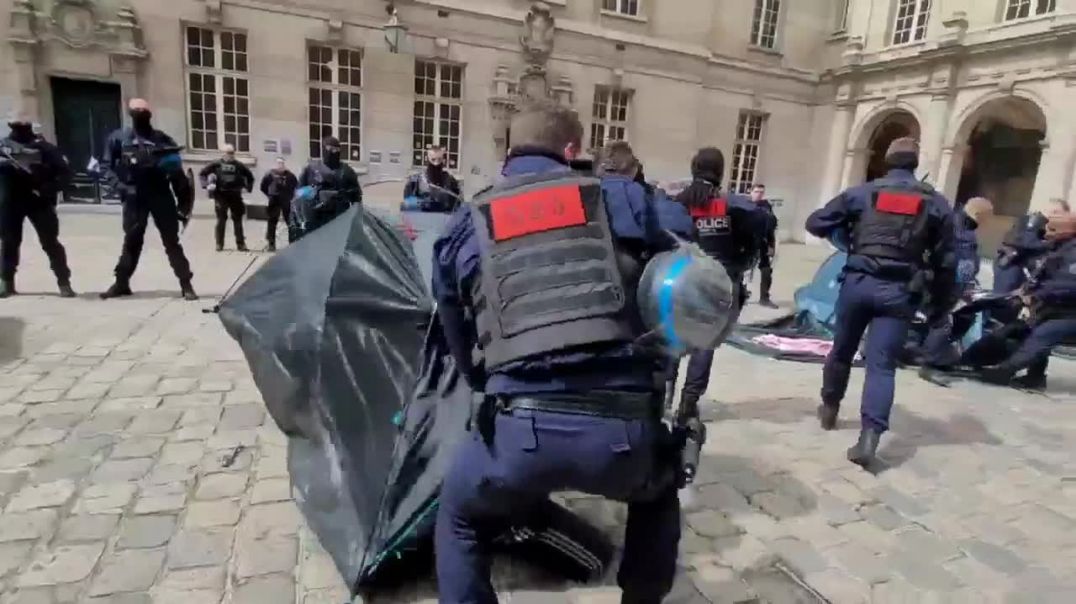 Ինչպես է ոստիկանությունը  Փարիզում ցրել ուսանողների բողոքի ակցիան