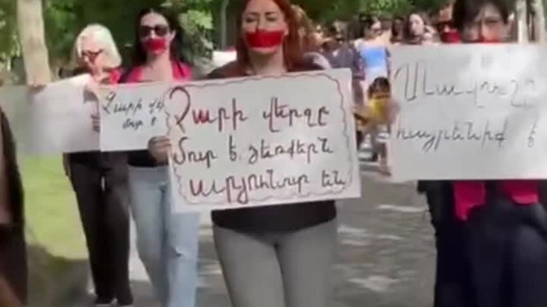 «Հայաստանը մայրն է, մորը չեն հանձնում». կանայք բողոքի լուռ ակցիա են անում Երևանում