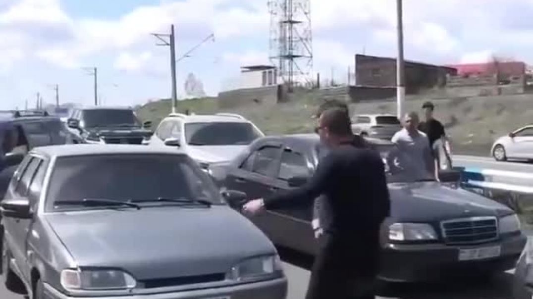 Քաղաքացիները մեքենաներով փակել են Երևան–Դիլիջան–Երևան ճանապարհը