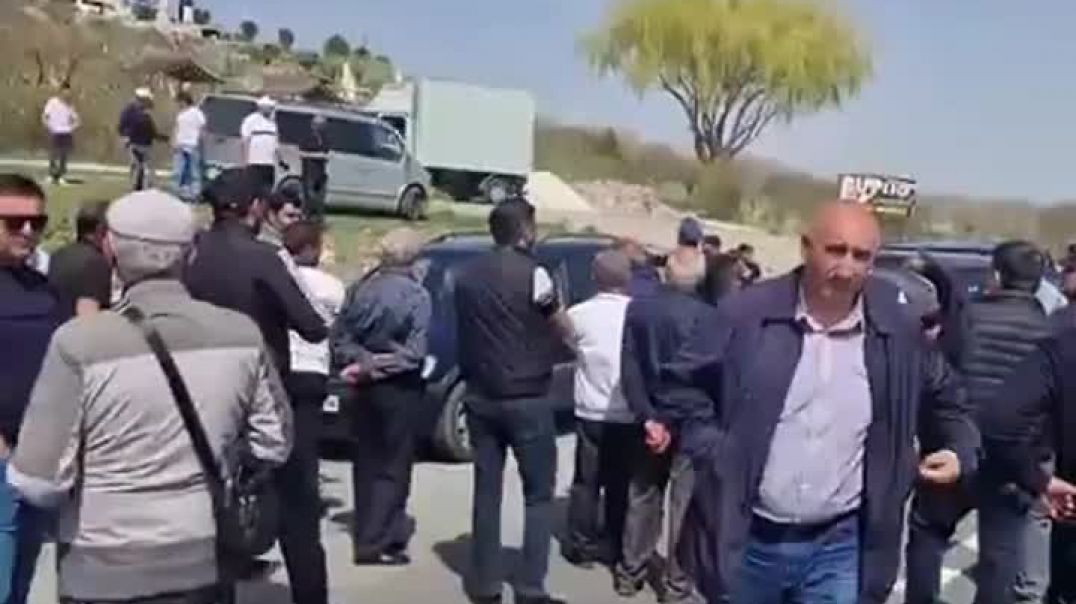Քաղաքացիները փակել են Երևան-Գյումրի ճանապարհը