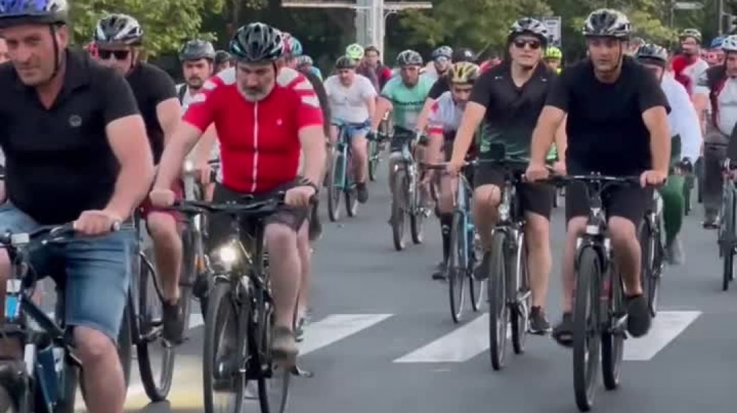 Փաշինյանն ու քաղաքացիները կրկին հեծանիվ են վարել