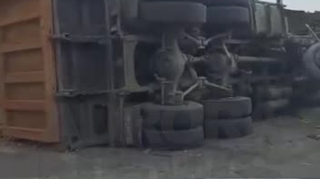 Երևանում բեռնատար է կողաշրջվել․ առաջացել է խցանում