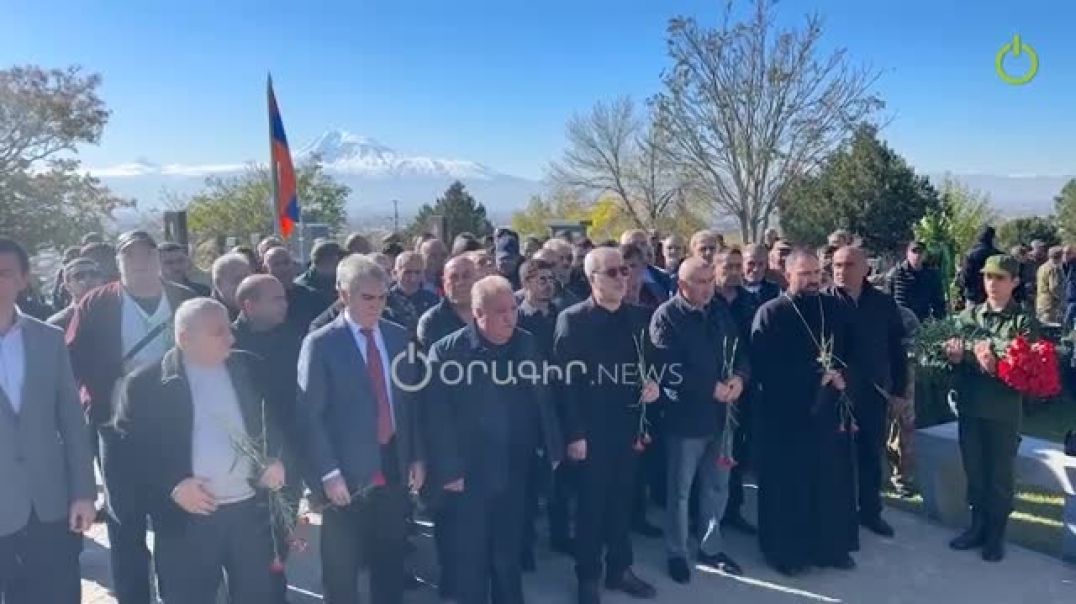 Երկիրը տվիք թուրքին, հիմա էլ եկել, ծաղիկներ եք փռում. միջադեպ՝ Եռաբլուրում