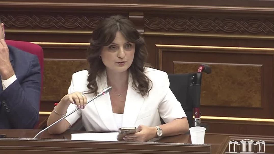 Ես, փաստորեն, առաջին պաշտոնապես շնորհավորված հայրն եմ. Սիմոնյան