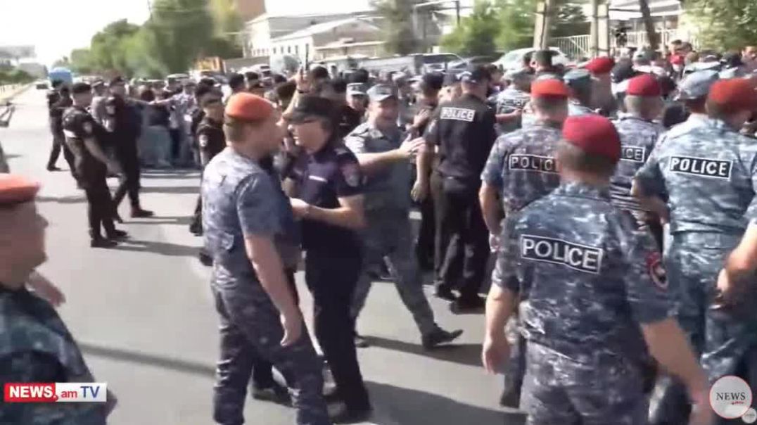 Լարված իրավիճակ Քասախում, ոստիկանները բերման են ենթարկում քաղաքացիներին