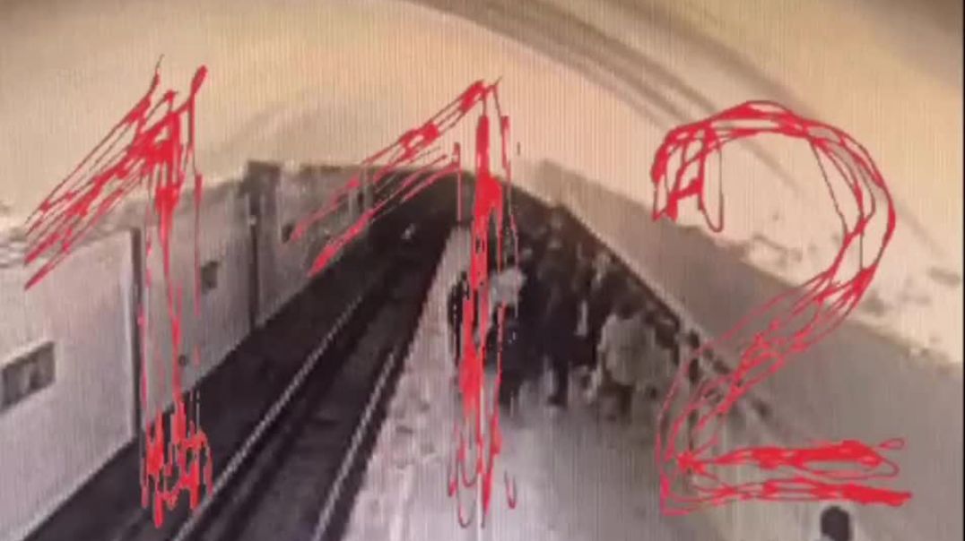 Կինը դեռահասին հրել է մետրոյի գծերի վրա. Մոսկվա