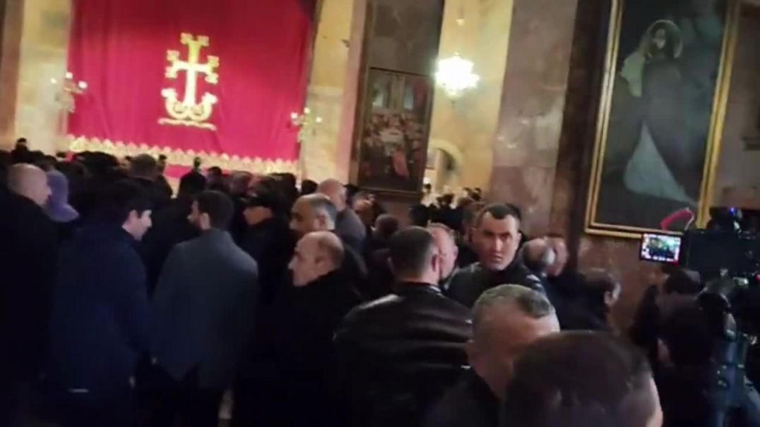 Նիկոլ Փաշինյանն ու Նարեկ Կարապետյանը Սուրբ Սարգիս եկեղեցում պատարագի են մասնակցում