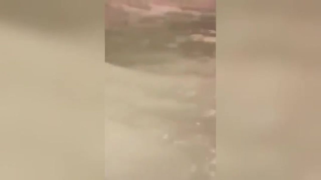 Ուժեղ անձրևներ և փոթորիկ ԱՄԷ-ում, ճանապարհները հեղեղվել են