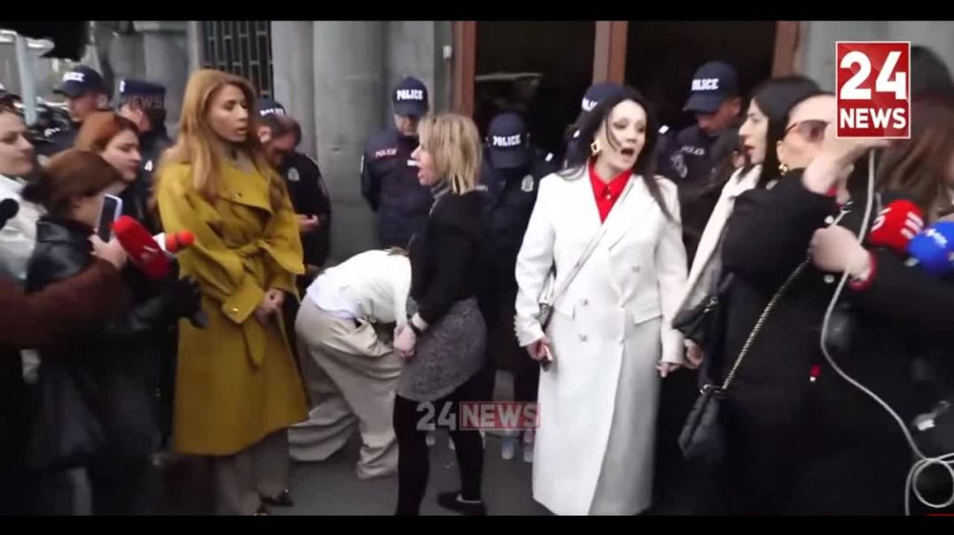 Մանկական կաթի շշեր` Հակակոռուպցիոնի դիմաց. ակցիա