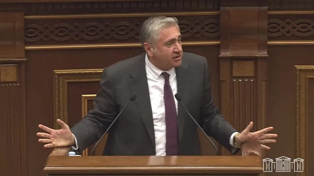 Ուշ է, մշուշ է, ձեր գնացքը գնացել է. Արթուր Խաչատրյան