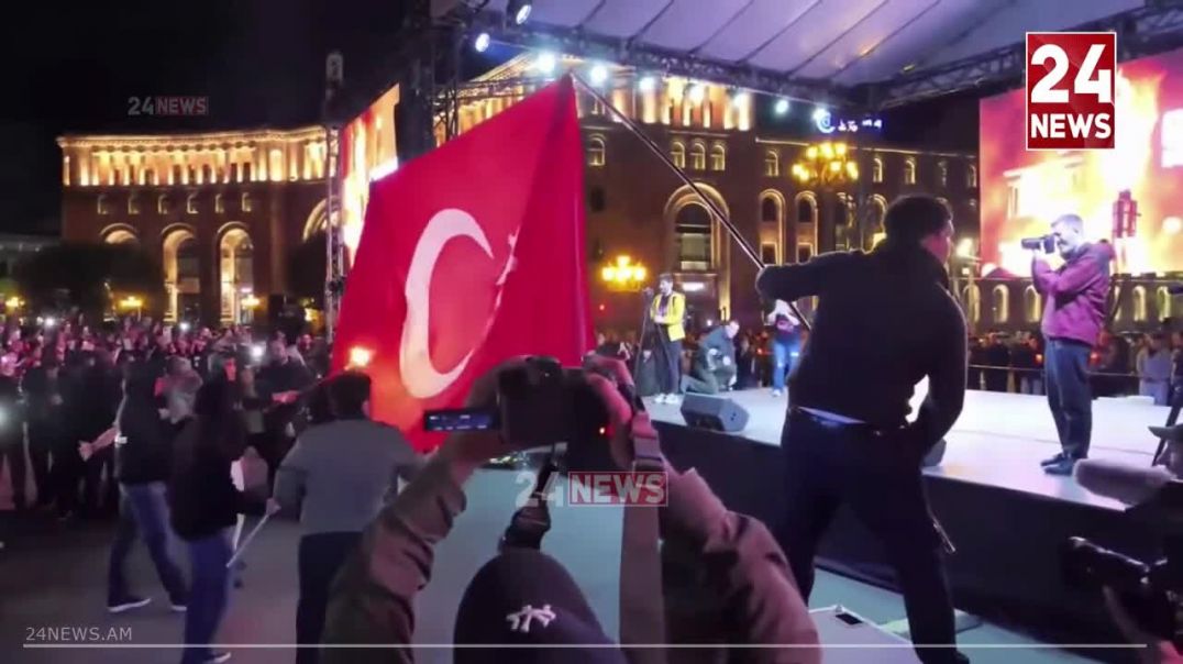 Ջահերով երթը մեկնարկեց. այրվեց Թուրքիայի դրոշը