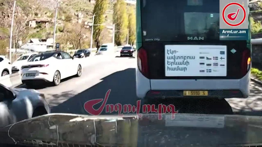 Ալեն_Սիմոնյանի_ավտոշարասյան_«սանձարձակ»_պահվածքը_երթևեկության_ընթացքում