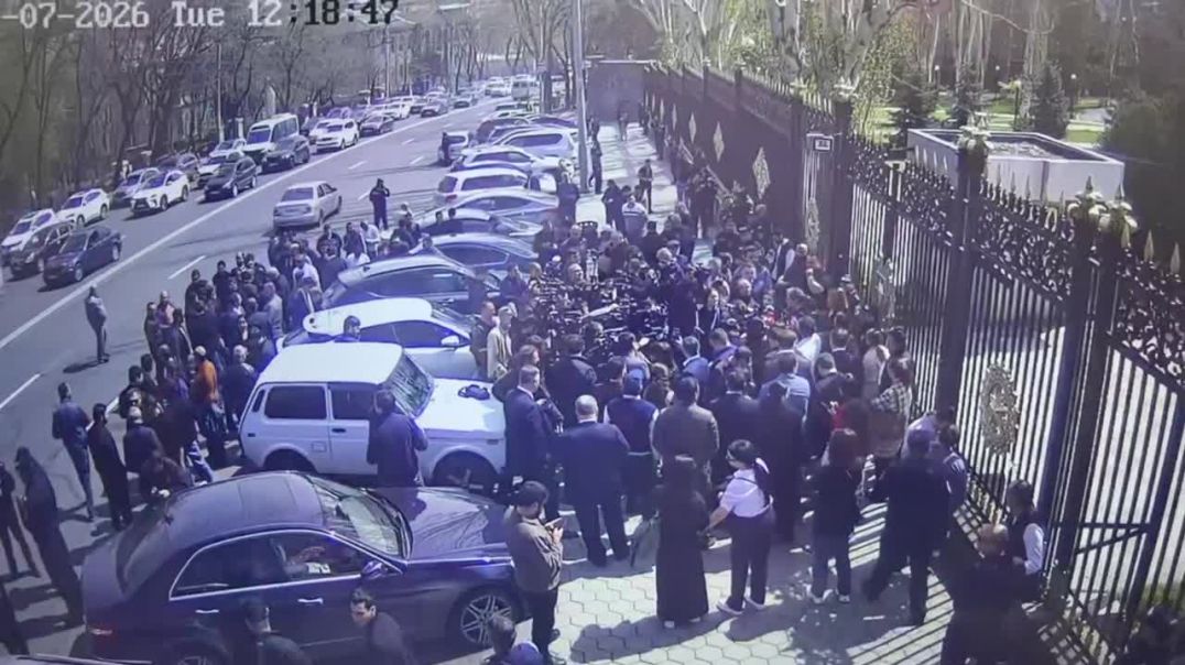 Ուժեղ հանրահավաք է ԱԺ-ի դիմաց. Ալեն Սիմոնյան